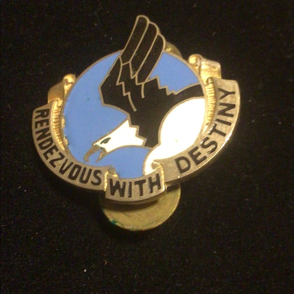 Vintage WW2 101st Airborne pin Rare - Picture 2 of 4